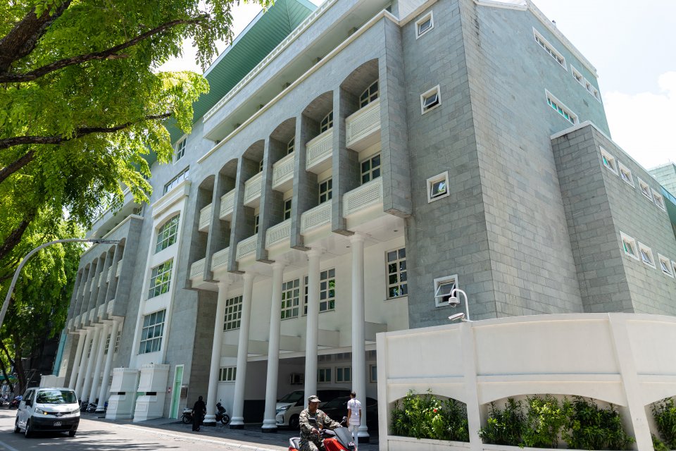 Siyaasee muvazzafunge adhadhu haamakuran Raees office ah angaifi