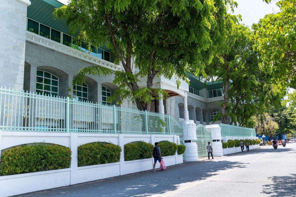 Hissaage baazaareh hingan sarukaarun aa kunfunyeh ufahdhaifi