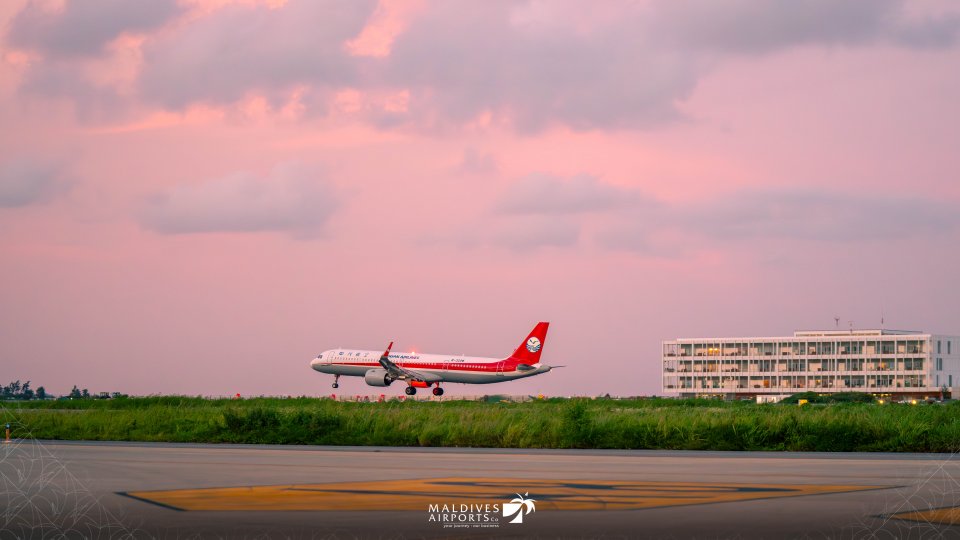 7 Aharuge medhukendumakah fahu Sichuan Airlines ge dhathuru thah raajje ah fashaifi