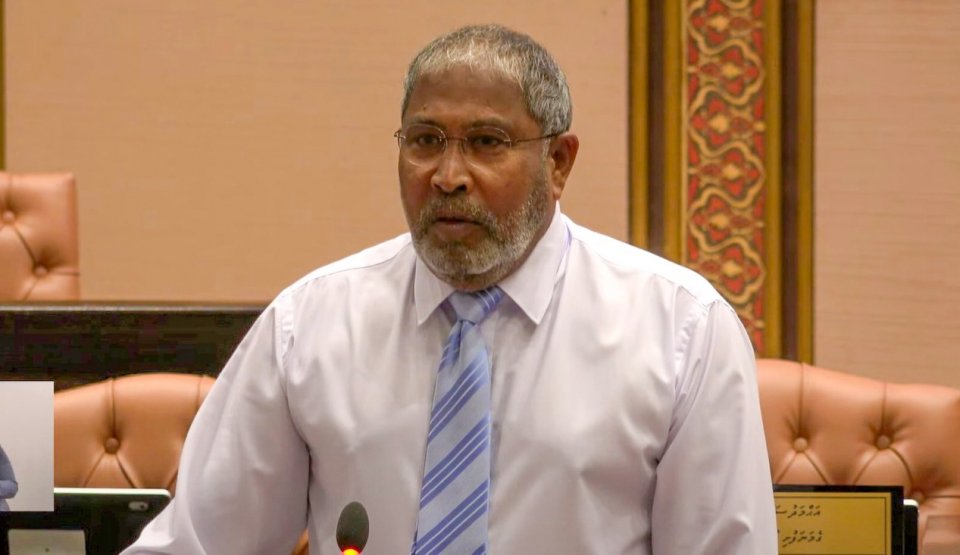 Rufiya in service charge dhinumakee makaraai heelaiy hedhun, shareeathah dheeveyne: Qasim