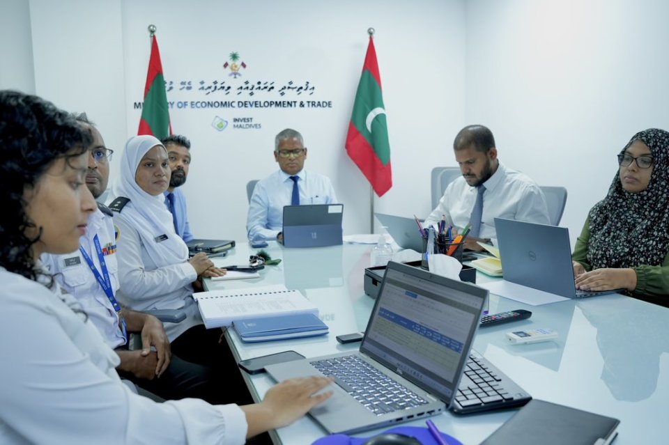 Raajje aai Turkey aa dhemedhu minivan viyafaareege ebbasvumeh ekulavaalanee