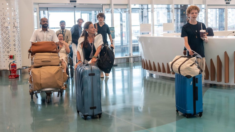 Flight thah cancel vaathee Asia ge ithuru Airline thah raajje gennan mashvaraa kuranee