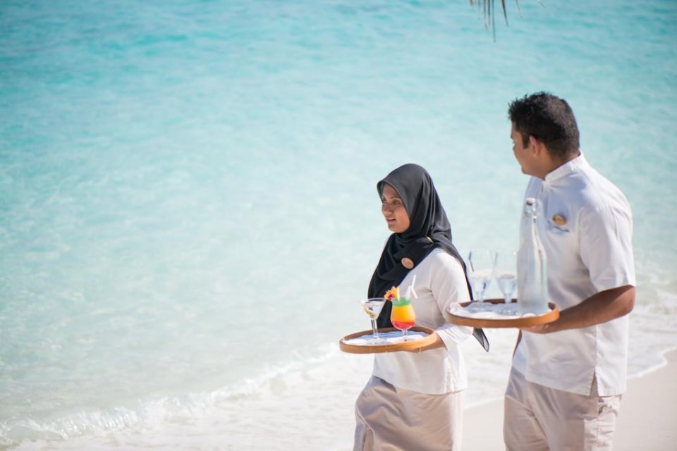 Dollar in musaara nudheveynethee resort muvazzafun ge petition eh: 42 resort akun soikoffi