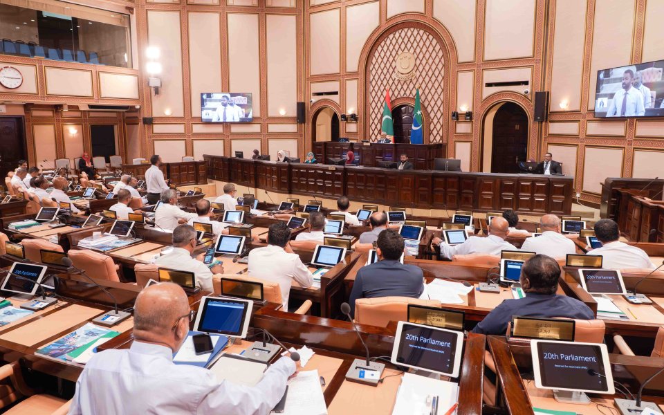 Dollar aammudhaneege 40% maarukuran jeheygothah beyru faisaa ge bill majleehun faaskoffi