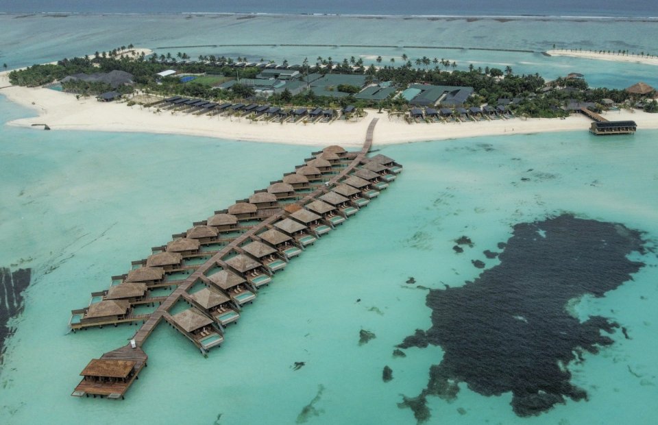 Crown and Champa ge huriha resort eh ge muvazzafun ge musaara dollar in dhenee