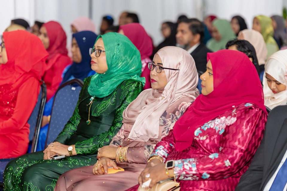 Dhivehi teacherun libun dhathi maadhaathakah bidheyseen genaane gothuge usooleh aanmukoffi