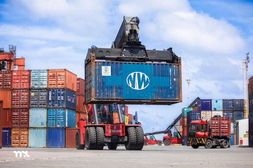 Male' ge bandharu thoh jehi, Lanka gai raajjey ge mudhaa huri 4,200 container thaashivefai