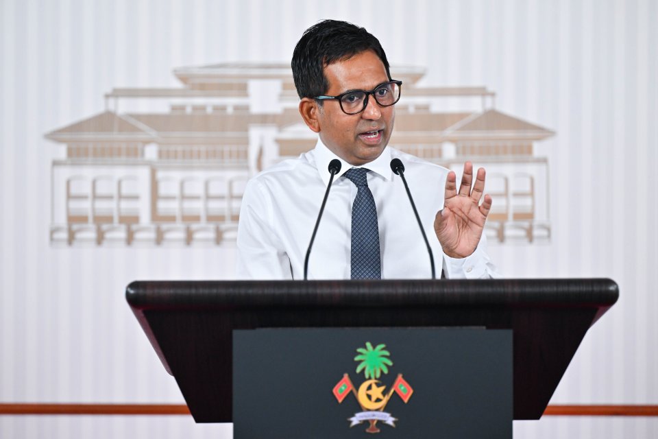 Dollar ge agu dhah nuvanee keevve tho ehumun Saeed: Solih aai Nasheed aa suvaalukuran feney