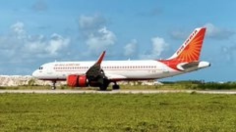 Dhivehinaaeku dhathuru kuri Air India ge boateh emergency gai jassaifi