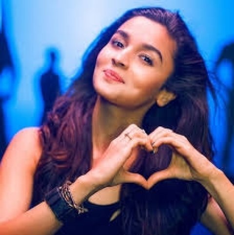 Alia Bhatt ah 50 million followerun libun faahaga koffi