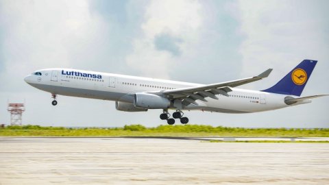 German ge Lufthansa ge dhathuru thah fashaifi, tourism ah bodu kurierumeh