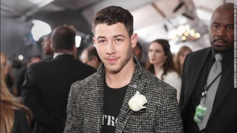 Nick Jonas enburi 