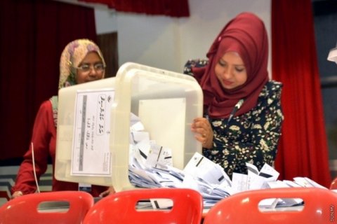 Votah re registry vumuge furusathu 8,000 faraathakah alun dheny 
