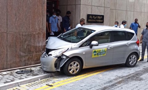 Majileehuge idhaaraage faarugai jehi accidentve, car akah bodethi gellun thakeh