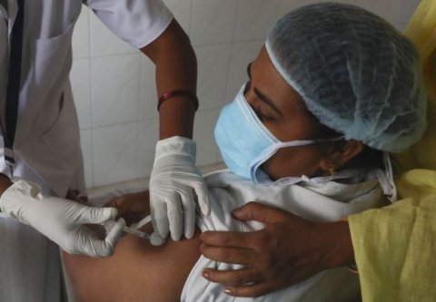 Serious massala hunna meeun india ge vaccine nujehumah edhefi 
