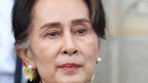 Myanmar leader Aung San Suu Kyi aai party ge isverin hayyaru koffi