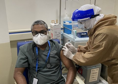 ADK gai furathama vaccine dhinee Dr. Niyaf ah