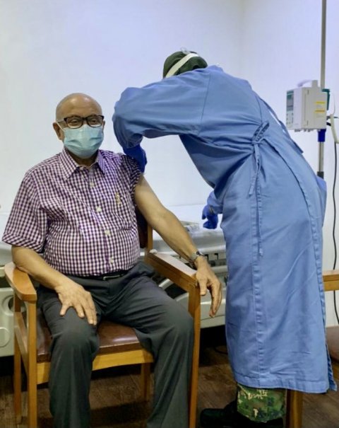 Kureege raees Maumoon covid vaccine jassavaifi