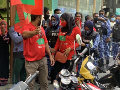 Adhurey aa eku 16 meehaku muzaaharaa in hayyaru koffi