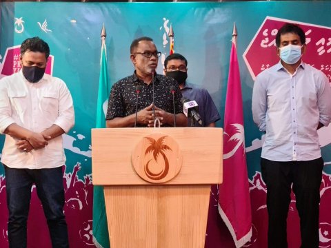 Raees Yaameen thaaeedhu kuravvanee riyaasee nizaamah:Adhurey