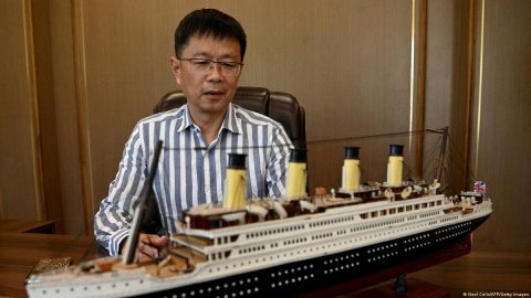 China mahujanaku theme park akah Titanic ge copy eh hadhanee 