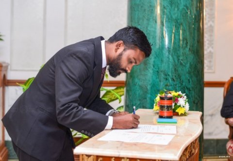 Adheeb ge hukum baathilu kuri Gaazee Ismail Rasheed isthiufaa dhevaifi