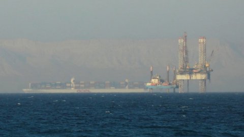 Suez canal gai dhathuru kuri boateh ge engine halaaku vejje