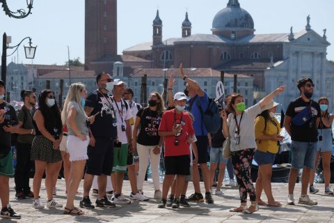 Venice gai tourism control kuran aa ukulheh!