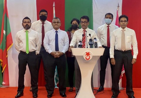 Minivan kamuge dhifaaugai idhikolhun bodu jalsaaeh bavvanee