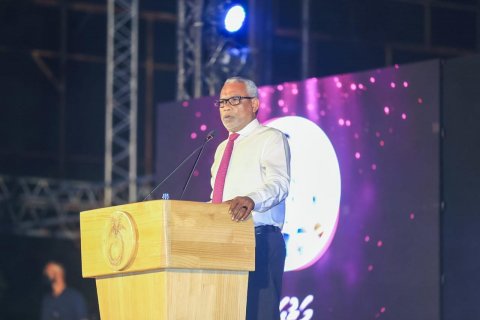 Raess Maumoon ge nan beynukongeh thaaeedheh nuhodheyne: Adhurey