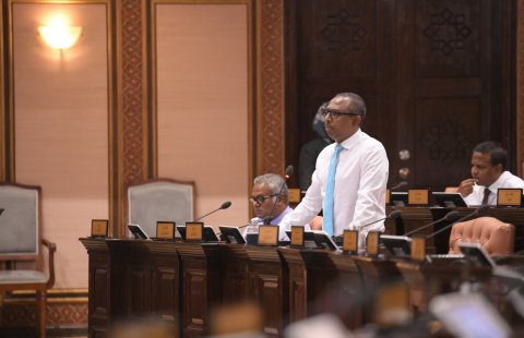 Membarunge adhadhu kan'da alhaa bill majlis ah husha'alhaifi