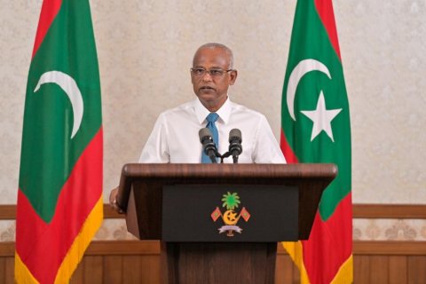 Mini bus feshumun rayyithunnah thasallee eh genesdheyne: Raees