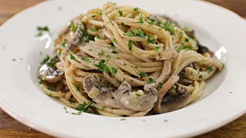 Hukuru malaafaiy: Creamy Mushroom Pasta