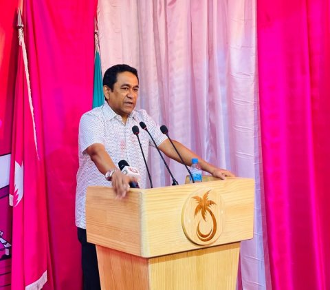Ribbon kandaa sarukaarakah ribbon huheh nuvaane: Raees Yameen