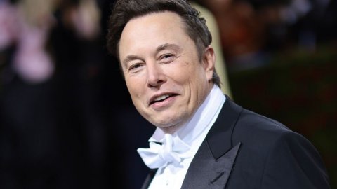 Elon Musk twitter ves ganefi, Isverin thakeh ves beyrukoffi