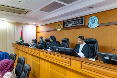 High court ge thaareekhee dhuvaheh: furathama faharah anhen bench eh