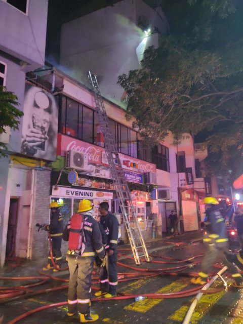 Male' ge evening cafe' gai roave andhanee