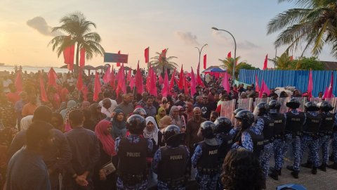 Raees Yameen minivan kurumah govaalaa raajjeygai muzaharaa koffi