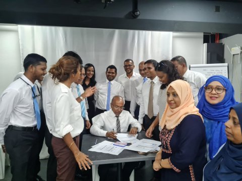 Raees Nasheed alah ufahdhavaa party ge namakee 