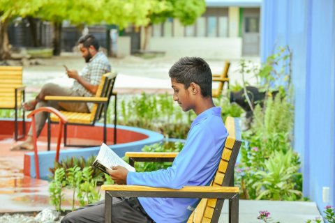 BML community fund ge eheegai Milandhoo School gai outdoor reading park eh