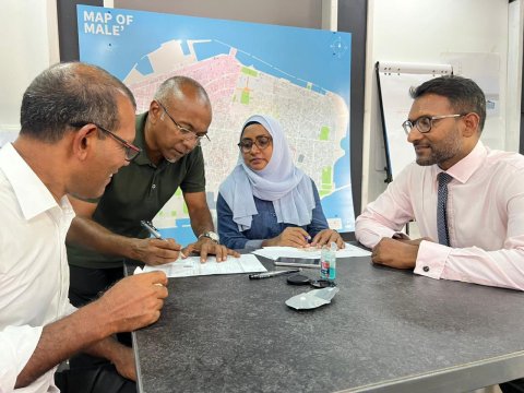 Dr. Shaah Mahir Democrats ah soi kohfi