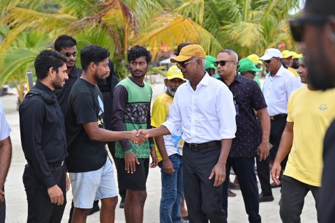 Vaudhu copy kuraa kamah vidhaalhuve Raees Muizzu ah faadu vidhaalhu vejje