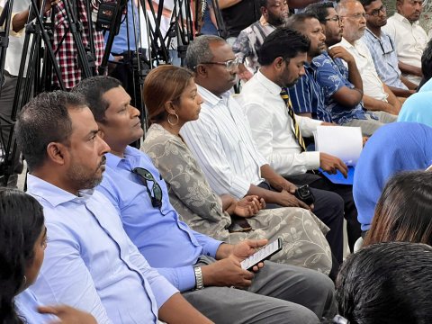 Party thakaai eku mashavaraa kurumah democrats in 8 member inge committee eh ufahdhaifi