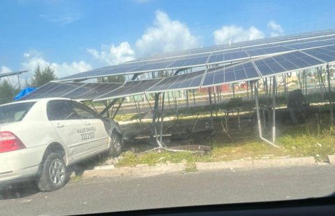 Highway gai hingi accidentehgai solar pannel thakakah gellun vejje