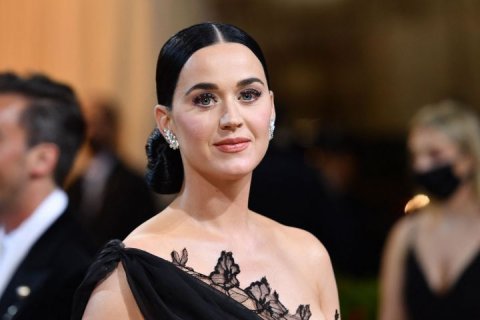 225 million dollar ah Katy Perry ge lavatha vikaalaifi