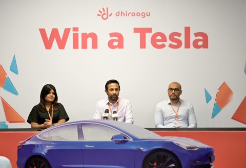 Dhiraagun  mifaharu dhenee Tesla car eh dhenee