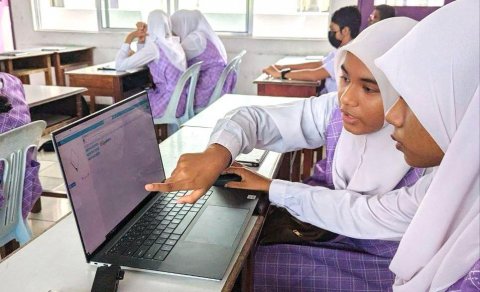 Dhiraagu aai women in tech gulhigeh School kudinnah coding harakaathen baavanee