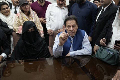 Imran Khan ge 5 aharuge kaiveni sahha noon kamah court in kanda alhai dhemafirin ves jalah