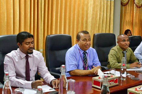 2 Dhauru furihama kuraa EC ge member nah inaayathaa eku retire kurevey gothah hadhaifi