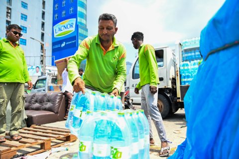 Komme dholhu aharakun bidheyseen ge work permit fee bodu kurevey gothah gaanoonu islaahu koffi